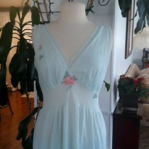 Vintage warners embroidered night gown